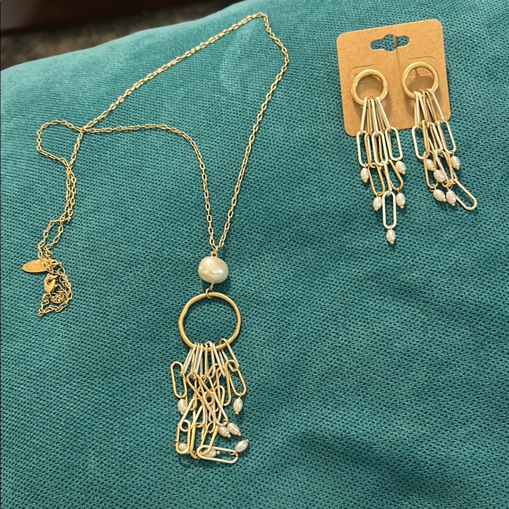 Plunder Necklace and Earring Set with Tassel Design